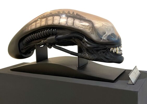Alien head - lifesize